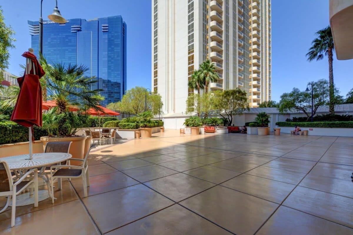 Mgm Signature-18-703 Strip View Jacuzzi Studio Лас Вегас Екстериор снимка